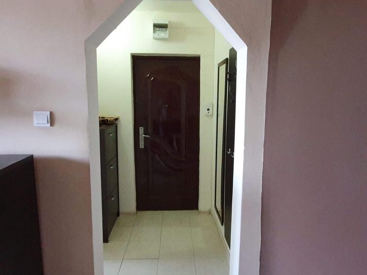 Apartament cu 3 camere decomandat în Cetate