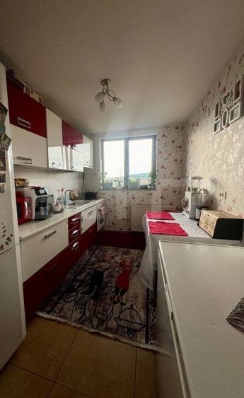 Apartament cu 4 camere decomandat, mobilat în Burdujeni