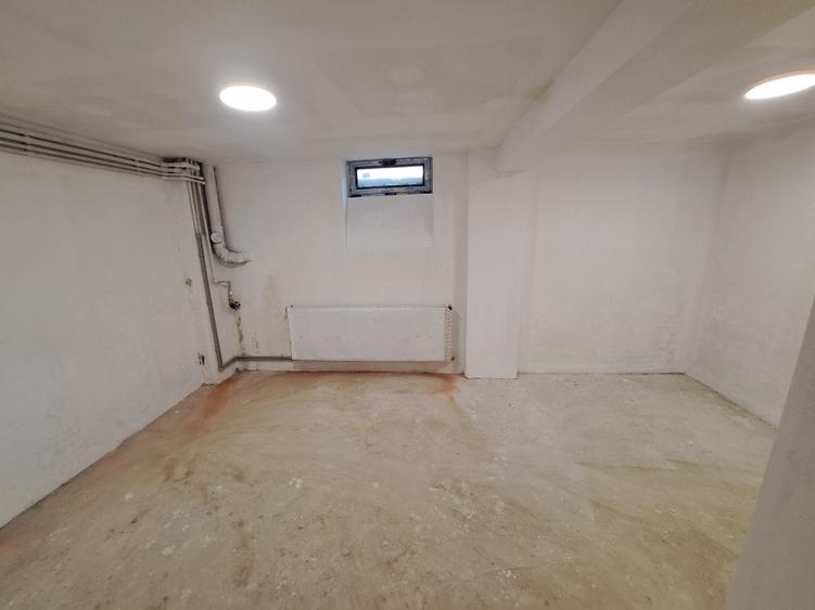 Casă individuală cu 6 camere cu Canalizare în Capitale