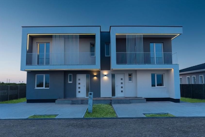 Duplex cu 4 camere cu Canalizare în Remetea Mare