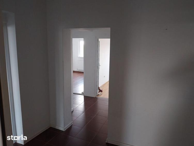 Apartament cu 3 camere decomandat în Tineretului