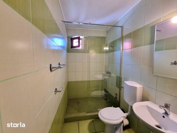 Casă cu 7 camere semidecomandat cu Teren 500 Mp în Nord