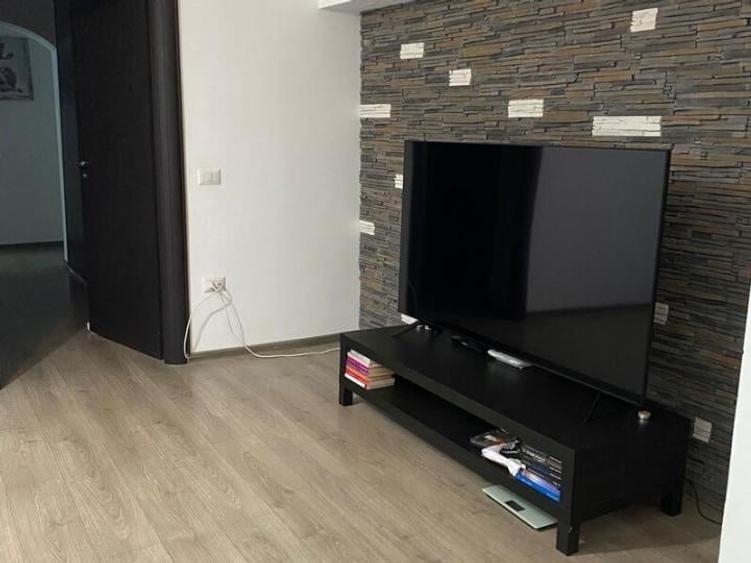Apartament cu 4 camere decomandat, mobilat în Lujerului