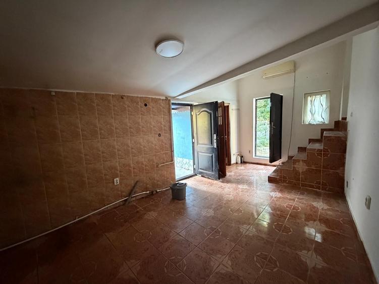 Apartament cu 3 camere semidecomandat în P-ța Unirii