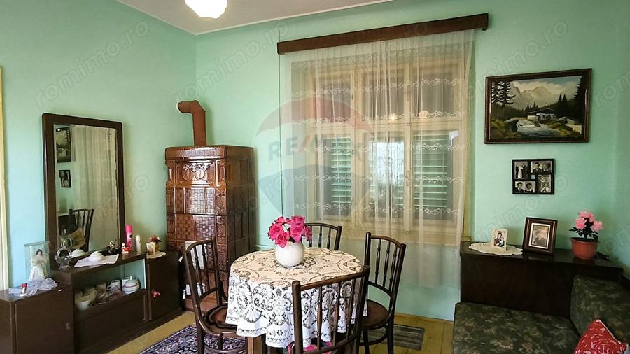 Casă cu 4 camere cu Teren 1084 Mp în Vale