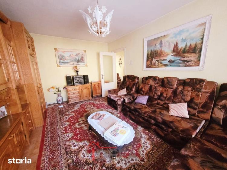 Apartament cu 4 camere decomandat în Central