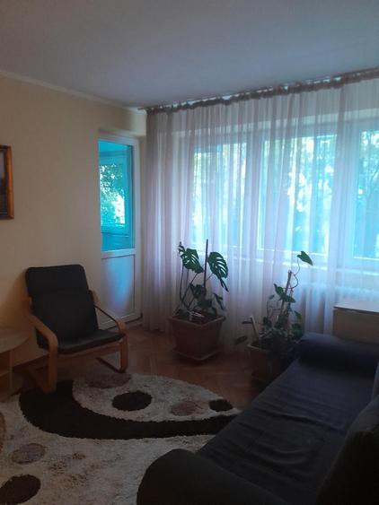 Apartament cu 3 camere semidecomandat în Drumul Taberei