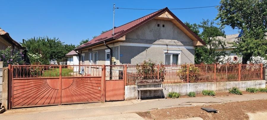 Casă cu 4 camere în Drăghiceni