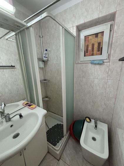 Apartament cu 3 camere decomandat în Torontalului
