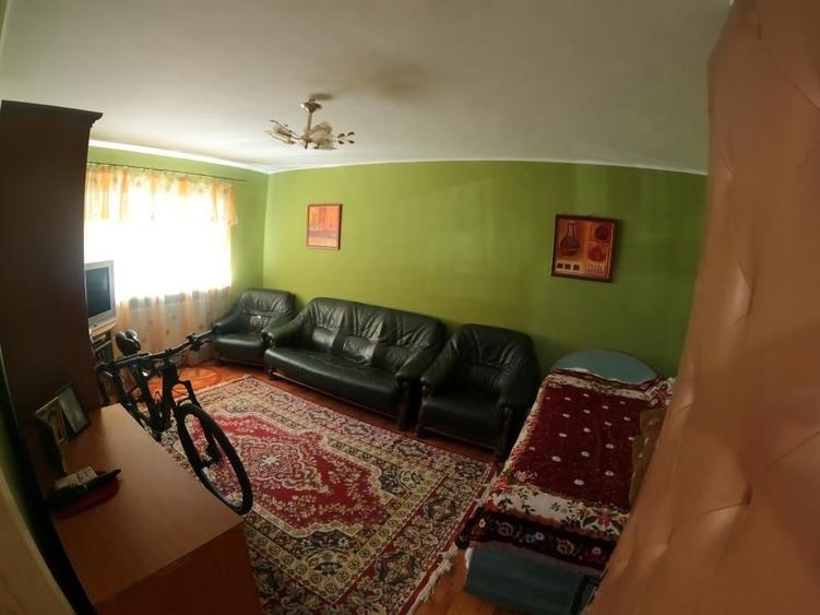 Apartament cu 4 camere decomandat în Central