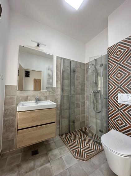 Duplex cu 5 camere cu Canalizare în Aradului