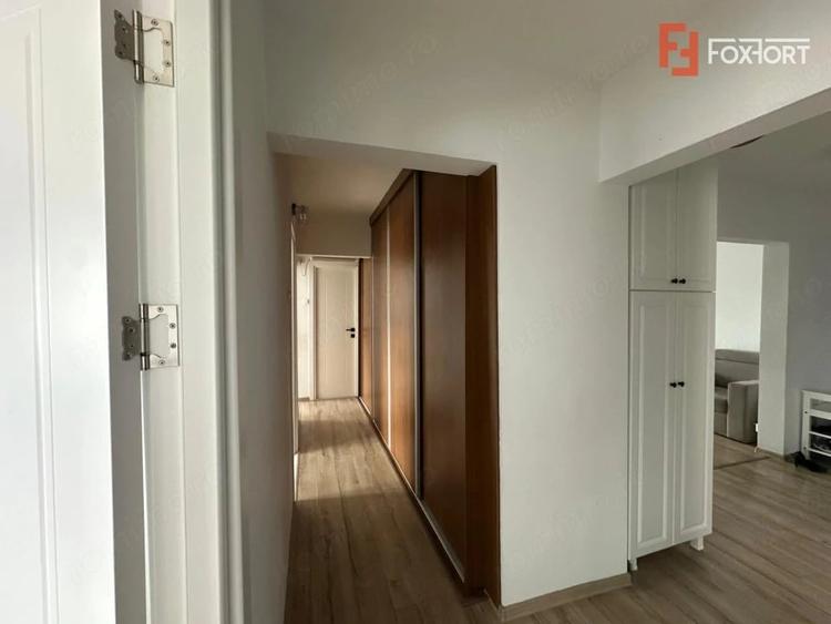 Apartament cu 5 camere decomandat în UTA