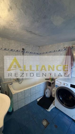 Casă individuală cu 5 camere cu Canalizare în Eroii Revoluției