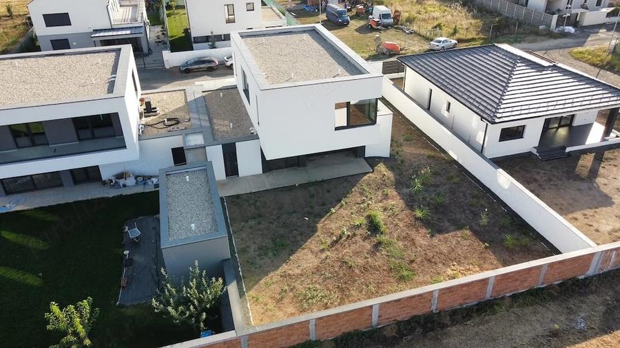 Casă cu Teren 592 Mp în Central