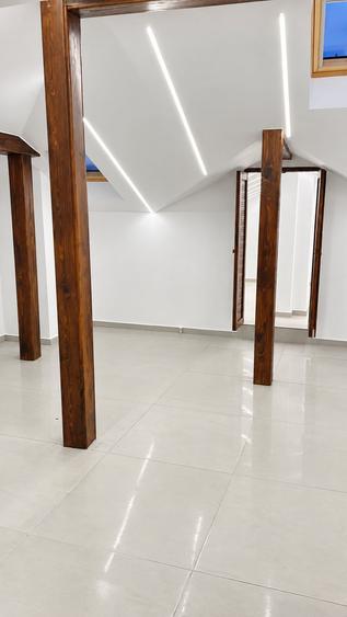 Apartament cu 4 camere semidecomandat în Central