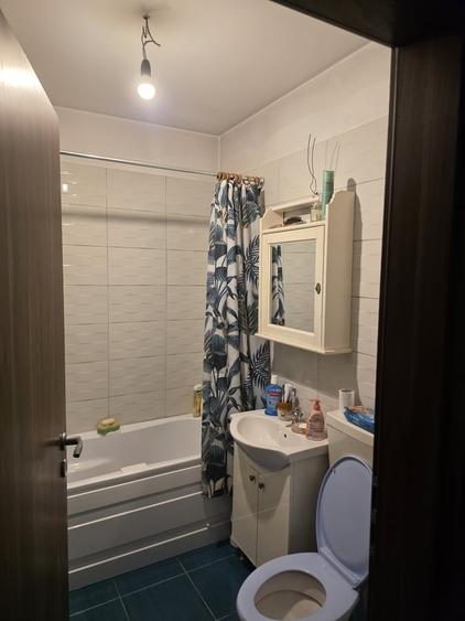 Apartament cu 3 camere decomandat în Berceni