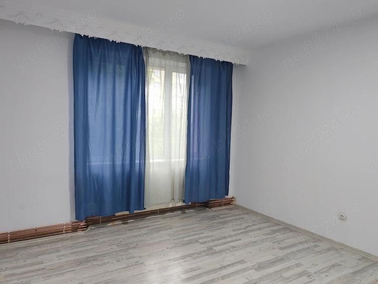 Apartament cu 3 camere semidecomandat în Central