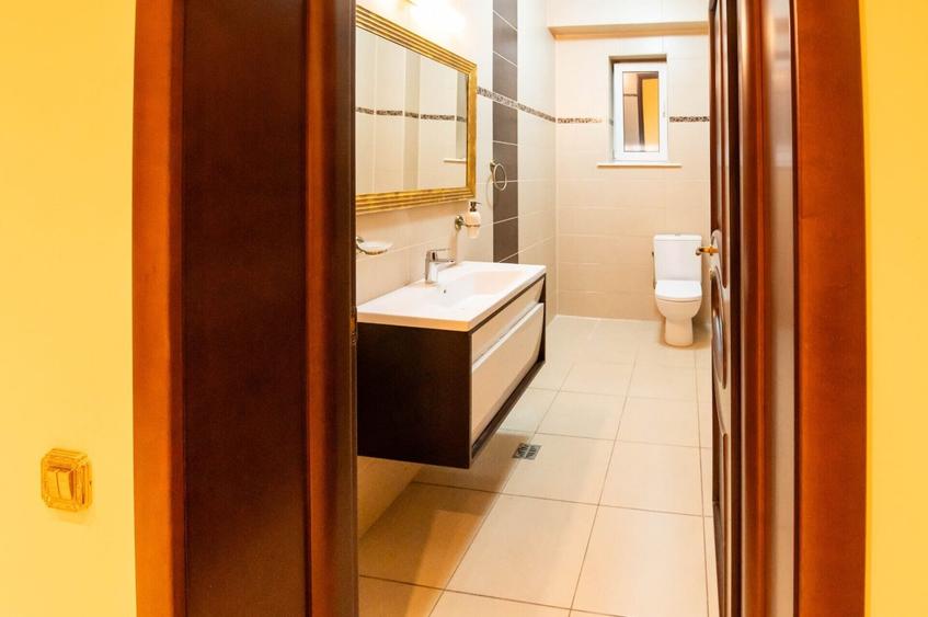 Casă individuală cu 22 camere cu Teren 719 Mp în Băneasa