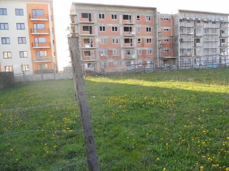 Teren intravilan de 1000 mp, în Tractorul