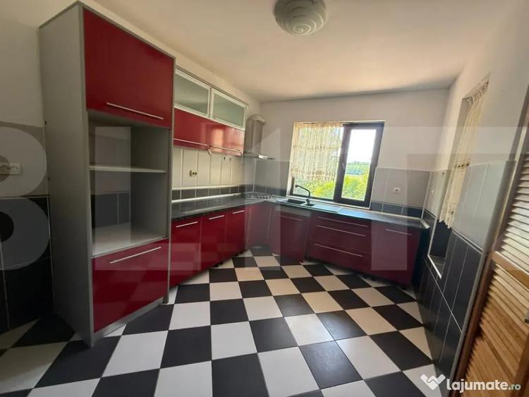 Casă cu 5 camere cu Teren 2248 Mp în Curtești