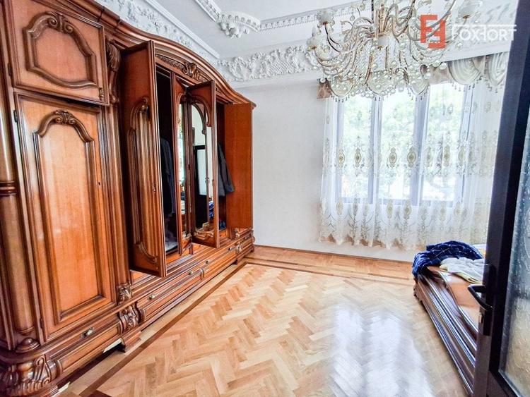 Casă individuală cu 13 camere cu Canalizare în Recaș