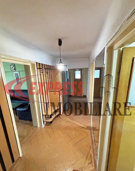 Apartament cu 3 camere decomandat, mobilat în Decebal