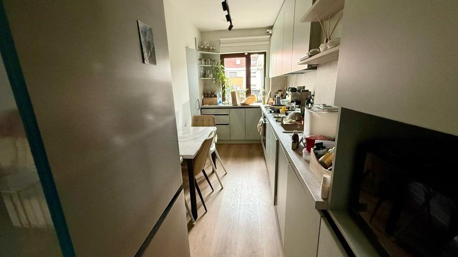 Apartament cu 3 camere decomandat, mobilat în P-ța Dorobanți