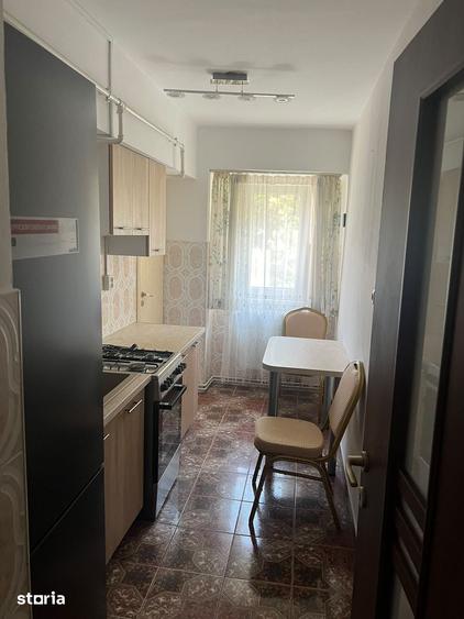 Apartament cu 3 camere semidecomandat în Grigorescu