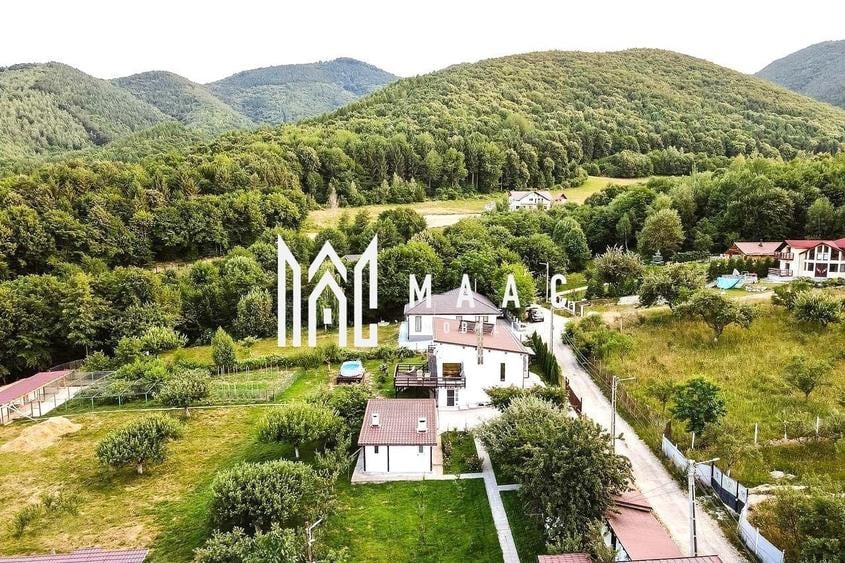 Casă cu 4 camere cu Piscina în Sadu