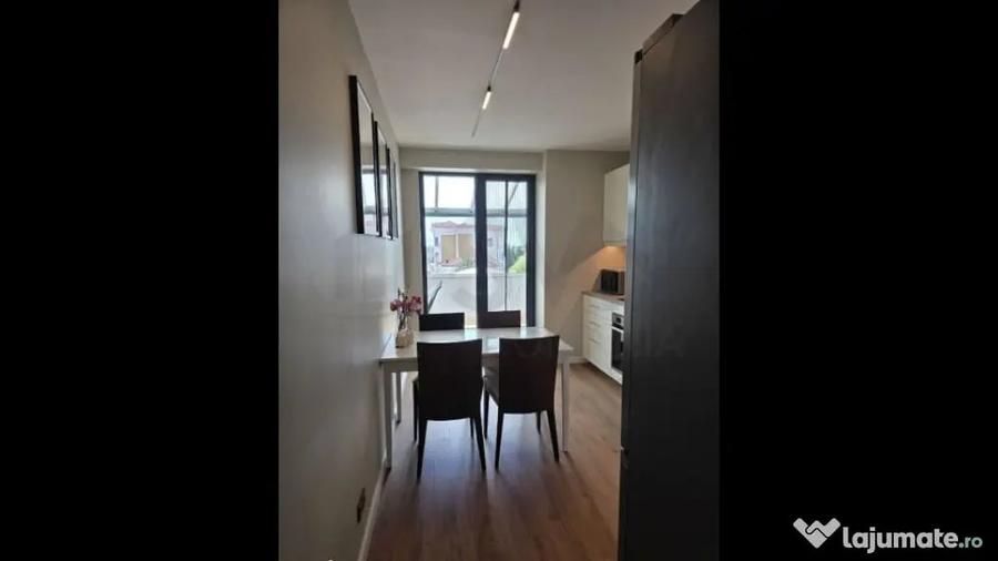 Apartament cu 4 camere decomandat în Sud