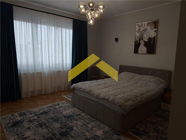 Apartament cu 4 camere decomandat în Ultracentral