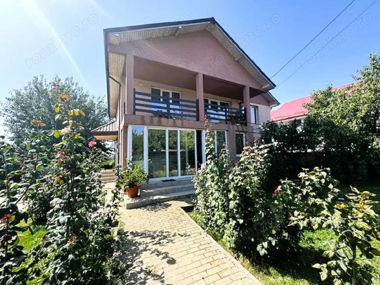 Casă cu 6 camere cu Teren 1250 Mp în Central