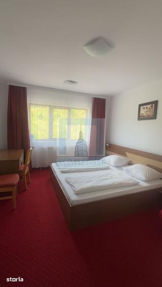Casă cu 7 camere cu Teren 340 Mp în Central