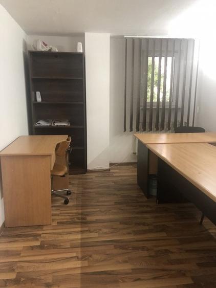 Birou, de 2,000 mp, în Central