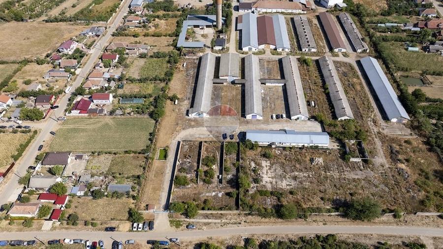 Spațiu comercial, de 2,180 mp, în Inand