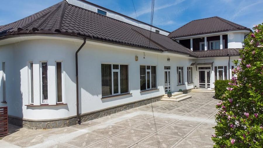 Spațiu comercial, de 800 mp, în Central