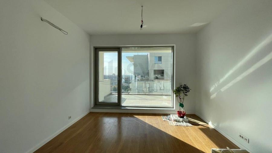 Penthouse cu 4 camere semidecomandat în Domenii