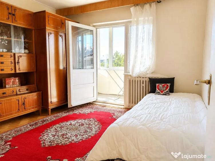 Apartament cu 3 camere decomandat în Central