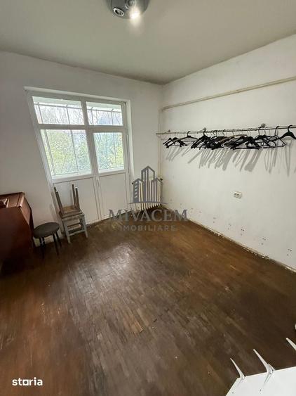 Apartament cu 3 camere semidecomandat în Calea București