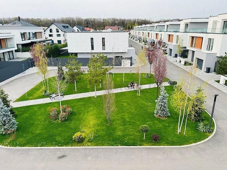 Casă individuală cu 4 camere cu Piscina în Iancu Nicolae