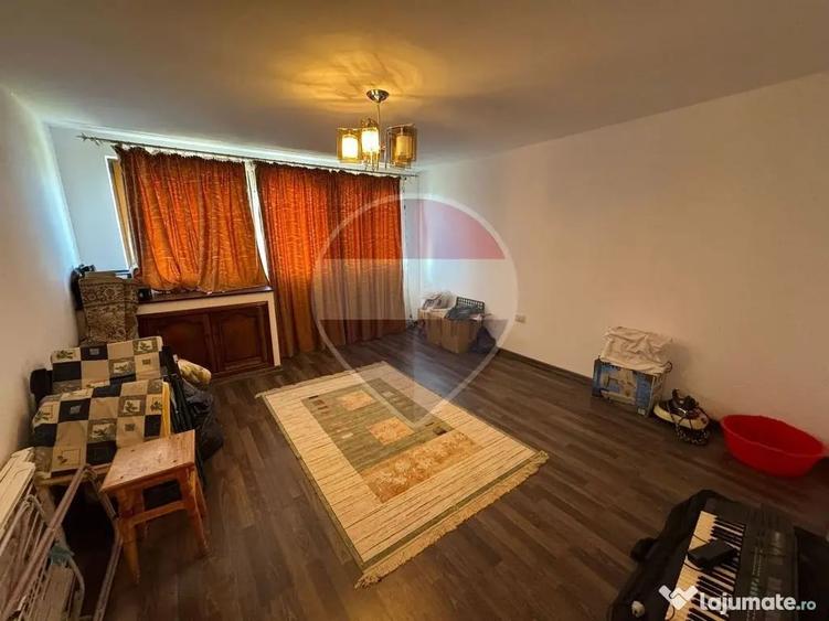 Casă cu 6 camere cu Teren 1526 Mp în Bolotești