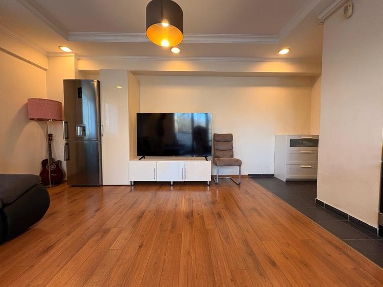 Apartament cu 3 camere decomandat, mobilat în Central