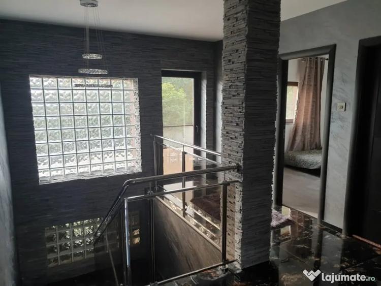 Casă cu 5 camere cu Teren 950 Mp în Central