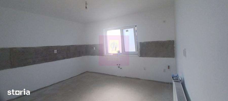 Casă cu 3 camere cu Teren 400 Mp în Săbăreni