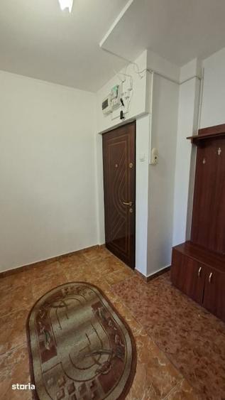 Apartament cu 2 camere semidecomandat în Craiovei