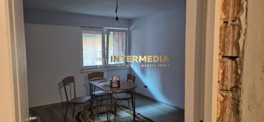 Apartament cu 2 camere decomandat în Șugag