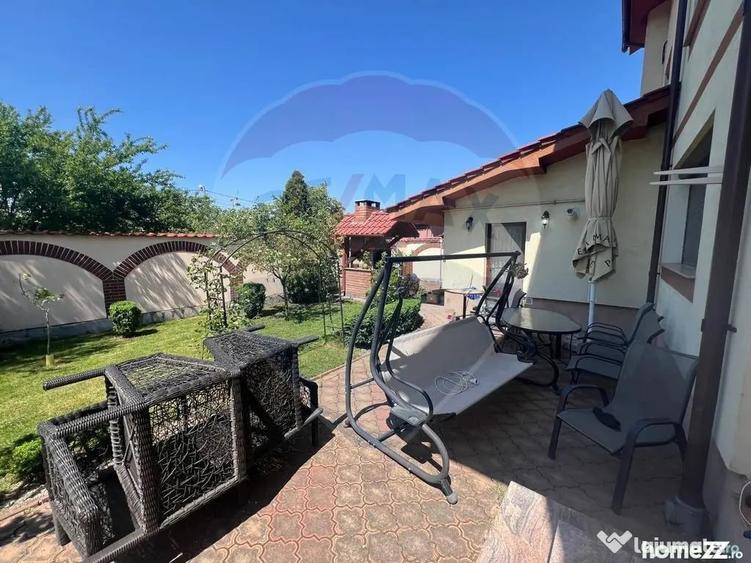 Casă cu 5 camere cu Teren 679 Mp în Central