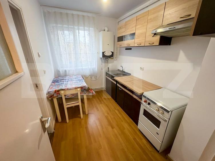 Apartament cu 4 camere semidecomandat, mobilat în Piața Centrală