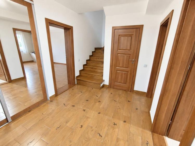 Duplex cu 4 camere cu Teren 200 Mp în Florești