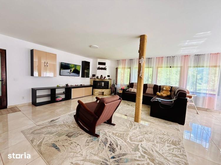 Casă cu 5 camere cu Teren 5500 Mp în Pojorâta